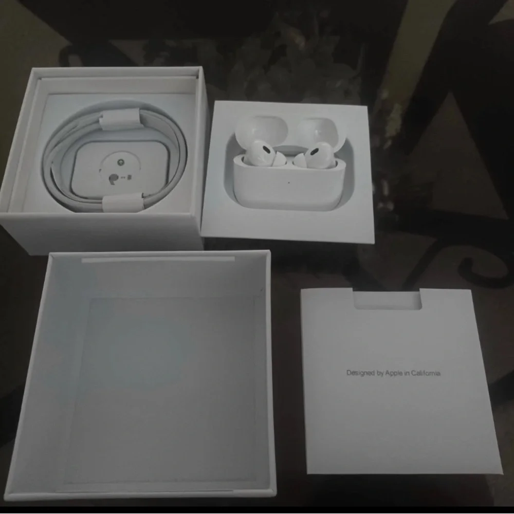 Apple White Wireless Earbuds with Charging Case